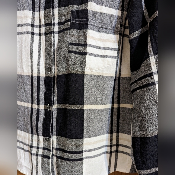 💥5 for 25💥Old Navy XL flannel shirt in black and white - Picture 7 of 8